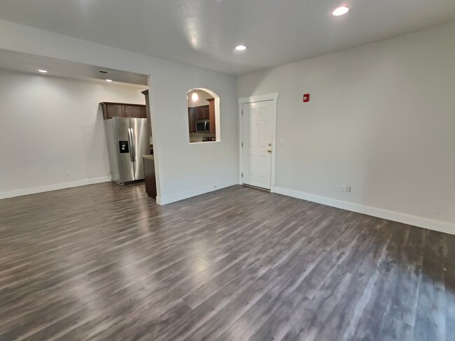 Building Photo - Charming 3-Bed, 2-Bath Condo - Two Weeks F...