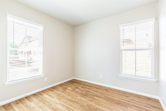 Building Photo - 129 Park Place Cir