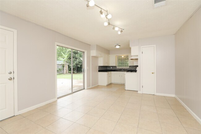 Building Photo - 134 Memory Ln