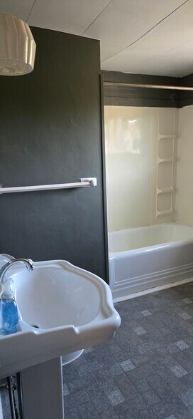 Building Photo - 1307 Cameron Ave