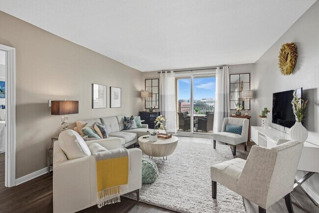 Primary Photo - 300 S Duval St