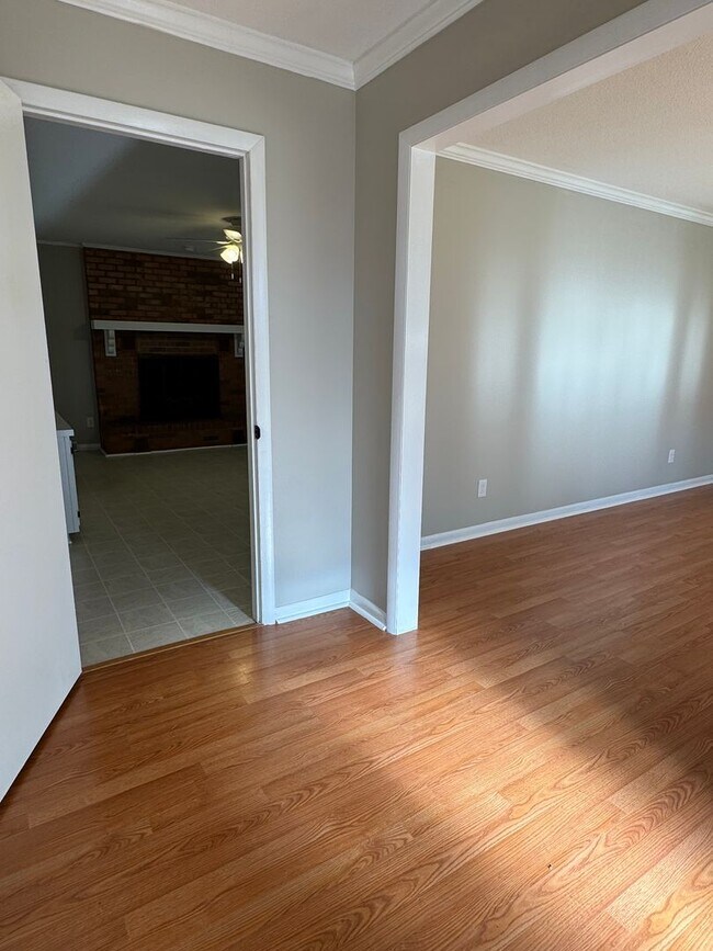 Building Photo - Darling on Deborah