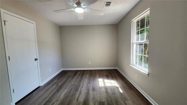 Building Photo - 7847 Sugarland Dr