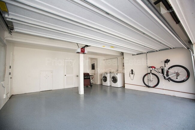 Building Photo - 713 Venice Ct.