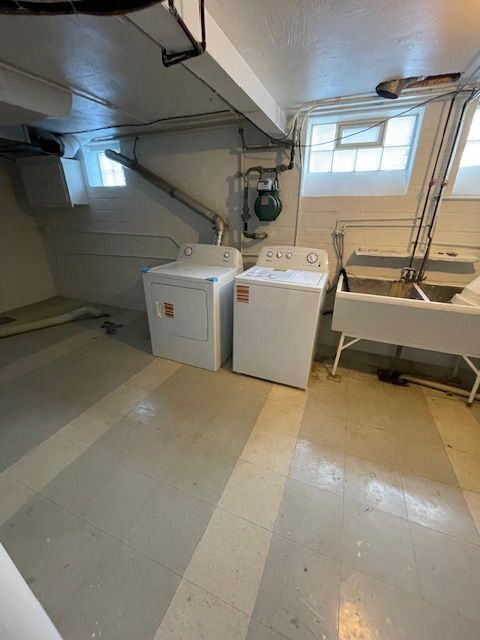 Building Photo - Newly renovated 4 bedroom 1.5 bath  Home i...