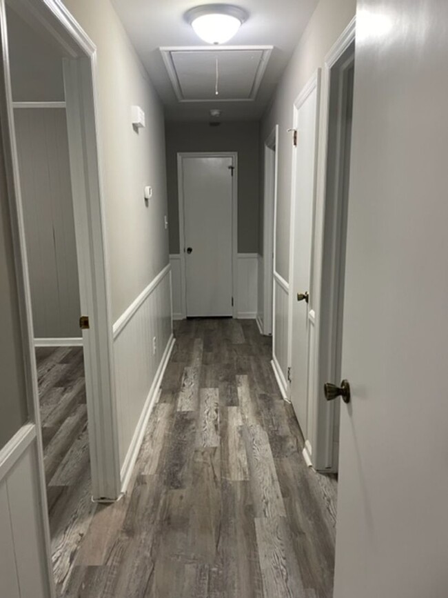Building Photo - 3 bed, 2 full bath home located in Ashebor...