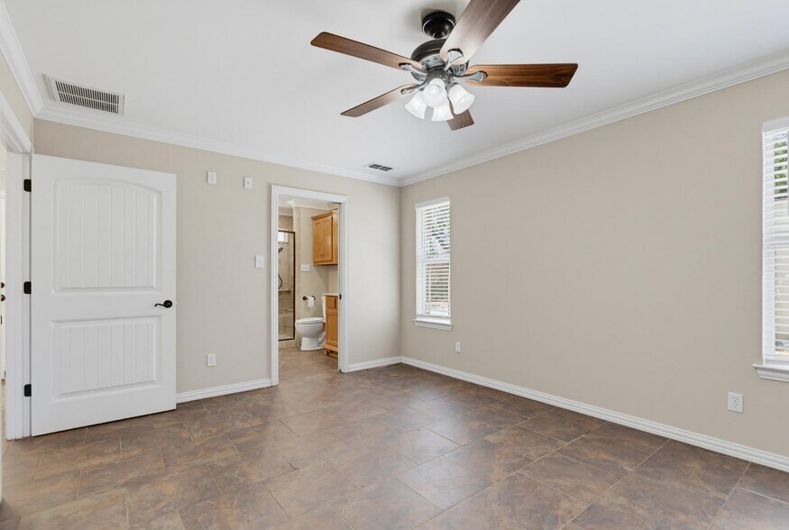 Building Photo - 286 Pilgrim Rd