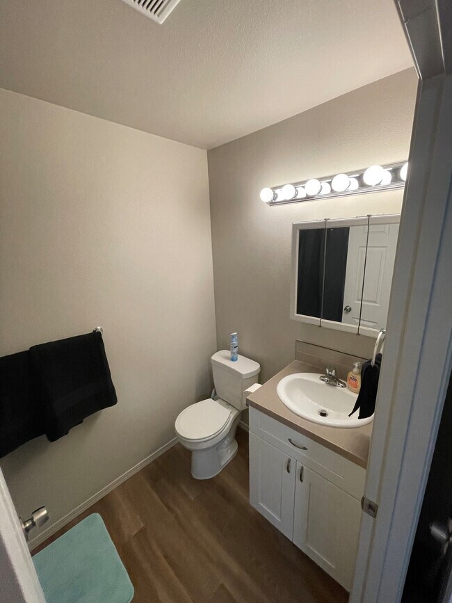 Building Photo - 601 S Kent St