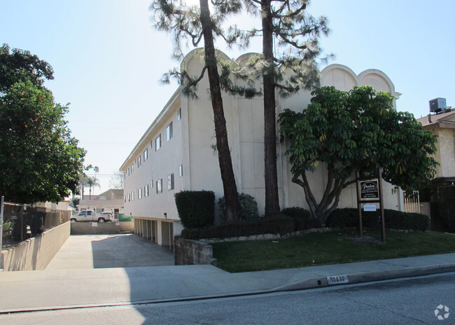 Building Photo - Pandora apartments