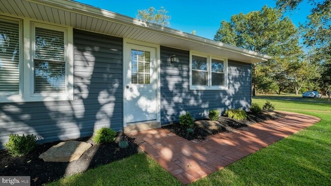 Building Photo - 1732 Creek Rd