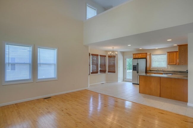 Building Photo - Charming 3-Bedroom Home with Coastal Count...