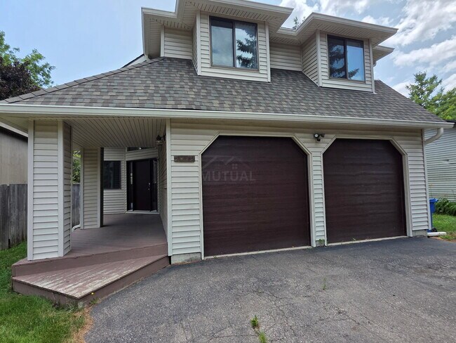 Building Photo - 1039 Cobalt St