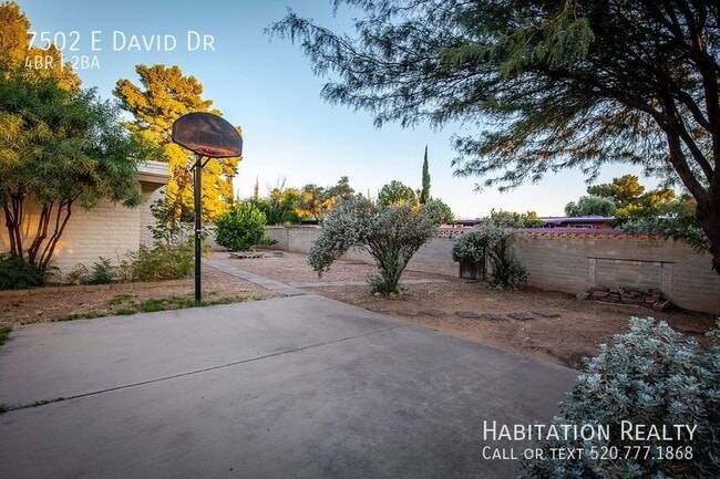 Building Photo - 7502 E David Dr