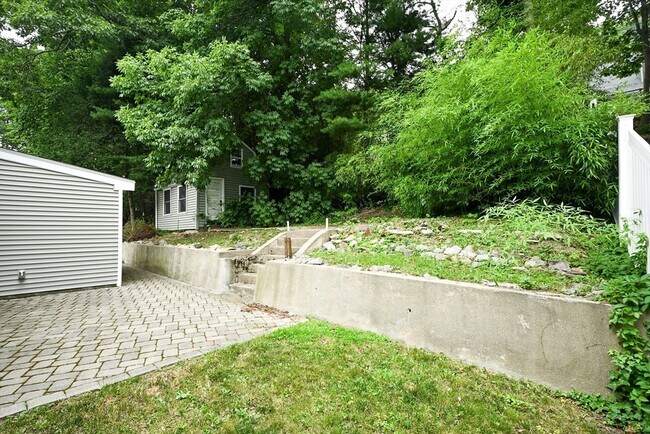 Building Photo - 592 Poplar St