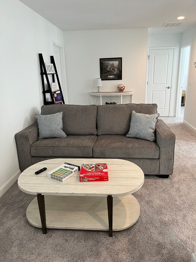 Building Photo - Beautiful Home in the Westhill Community - 6 Months Lease