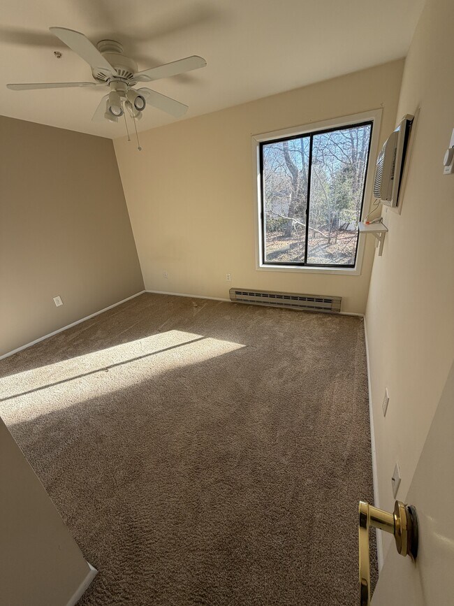 Building Photo - 84 Amberly Dr