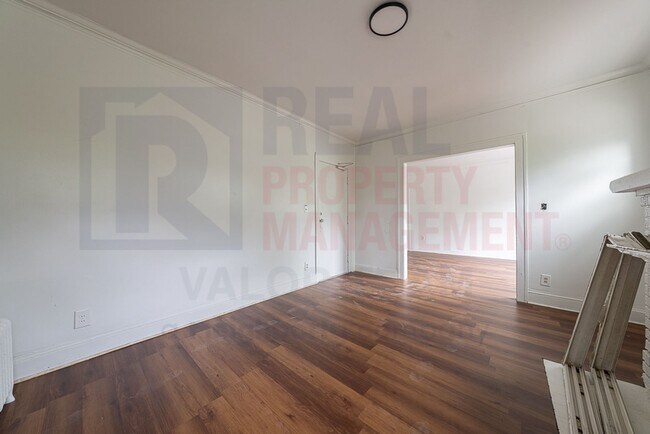 Building Photo - Convenience near Coventry