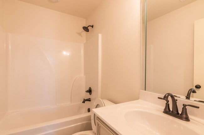 Building Photo - 290 Hutch Ct