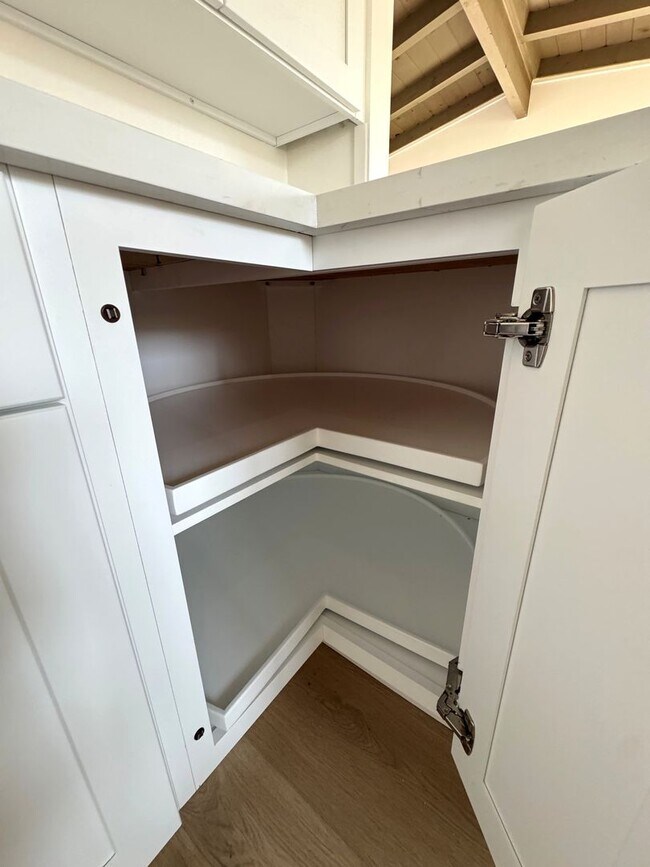 Building Photo - 1145-1149 Montauk Lane