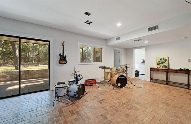 Building Photo - 10102 Murmuring Creek Dr