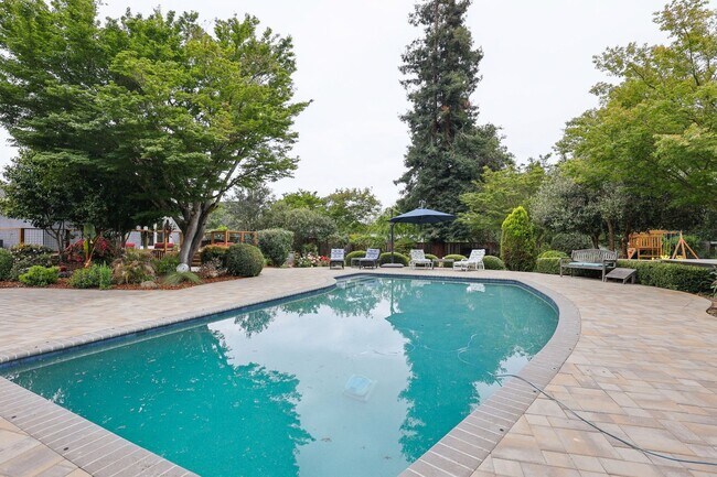 Building Photo - Single-Level Three-Bedroom Retreat in Napa...