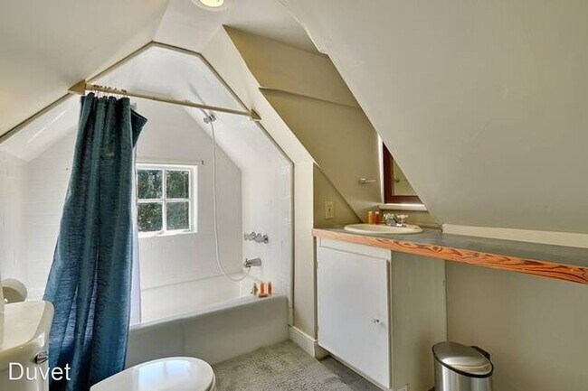 Building Photo - 75 Spring St