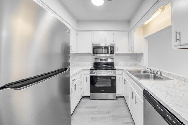 Building Photo - 307 Railroad St