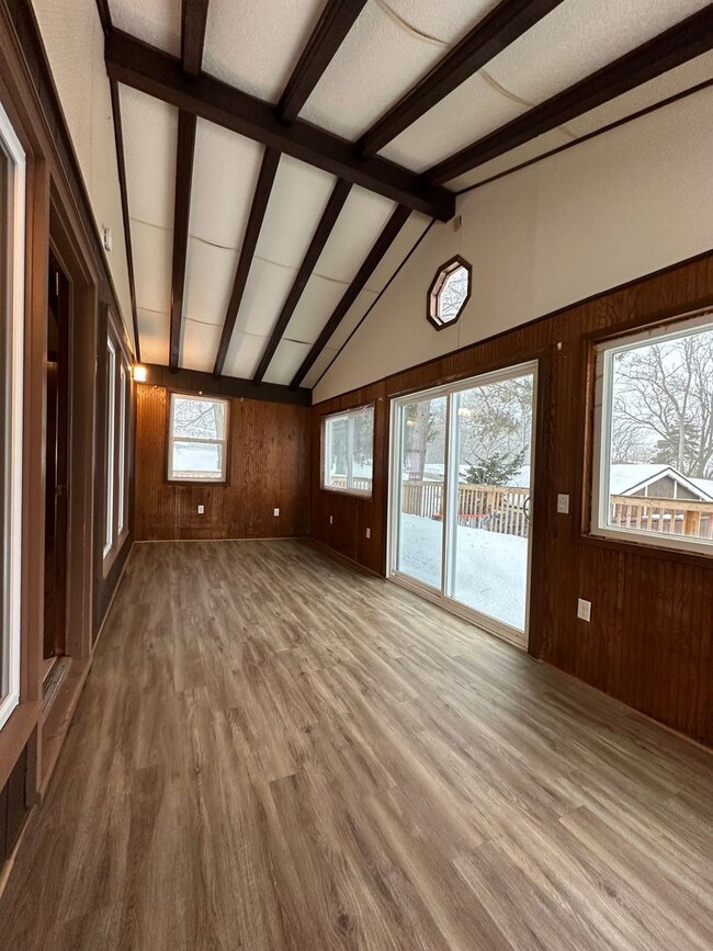 Building Photo - Charming 2 Bed / 2 Bath Home in Baraboo, WI