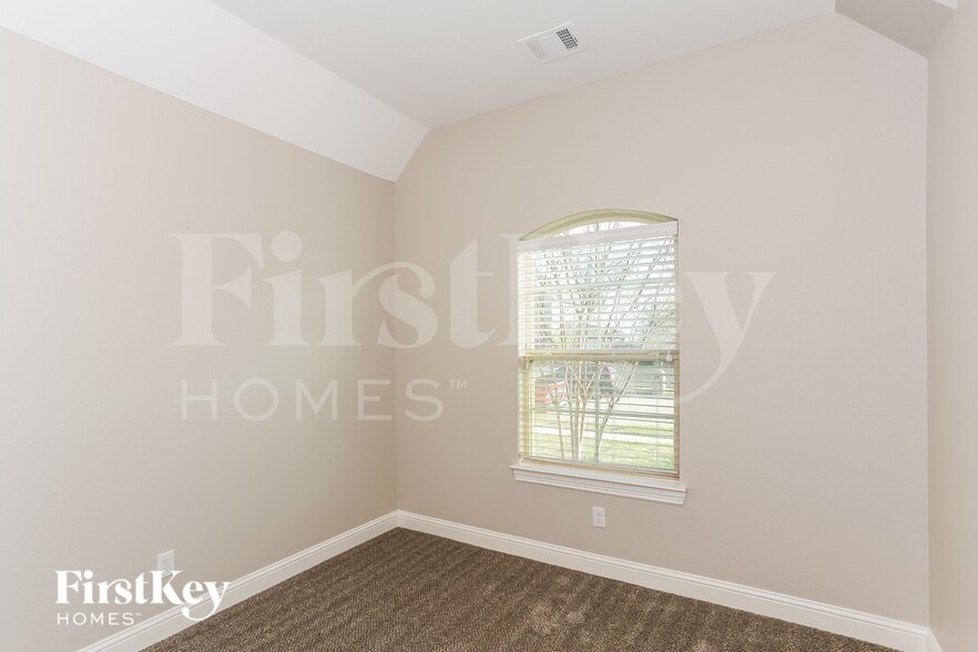 Building Photo - 541 Hay Meadow Dr