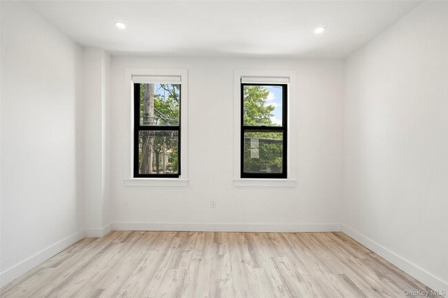 Building Photo - 2122 Boston Post Rd