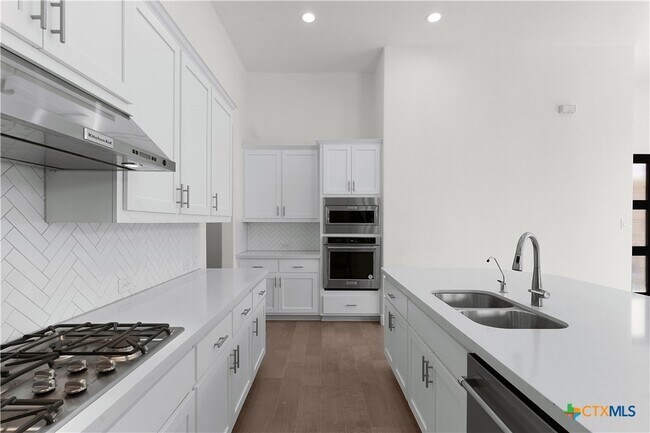 Building Photo - 746 Faith Dr