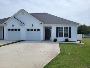 Building Photo - 214 Briarcliff Ct