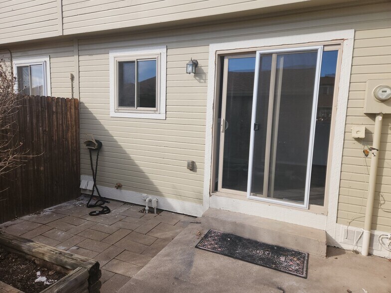 Building Photo - 8069 Lexington Park Dr