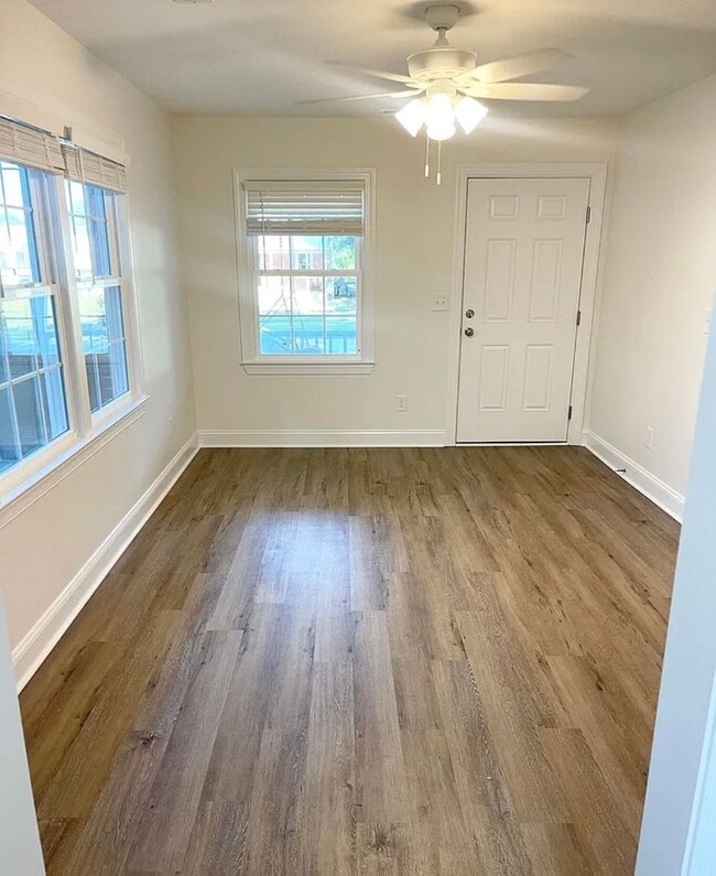 Building Photo - ***SPECIAL OFFER*** 3 Bed 1 Bath Single Family Brick Home