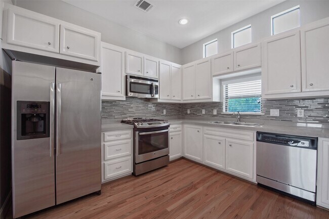 Building Photo - 7650 Springhill St