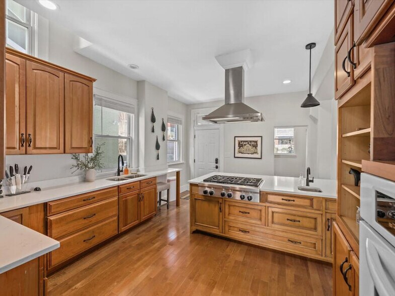 Building Photo - 258 Dorchester Ave