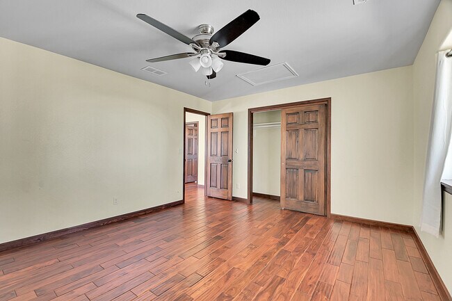 Building Photo - 23805 Mormon Dr