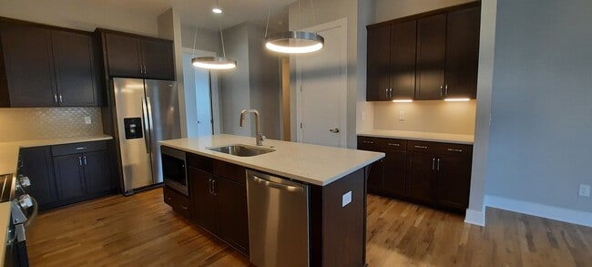 Building Photo - 490 W Trinity Ln
