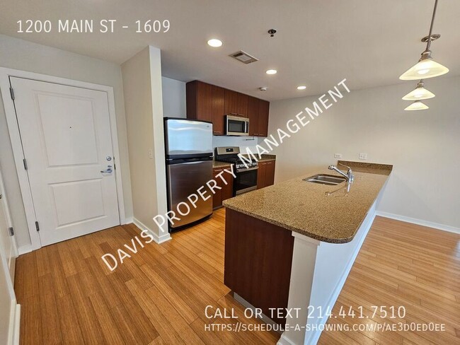 Building Photo - Downtown condo with roof top pool & concie...