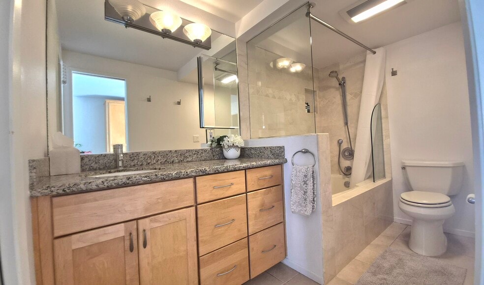 Soaking tub and shower - 307 Longden Ln