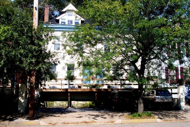 FRONT - 819 Jackson N St