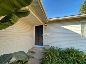 Building Photo - Charming 3-Bedroom Home with Fresh Interio...