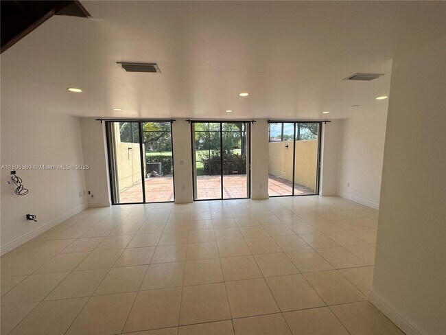 Building Photo - 10119 Costa Del Sol Blvd