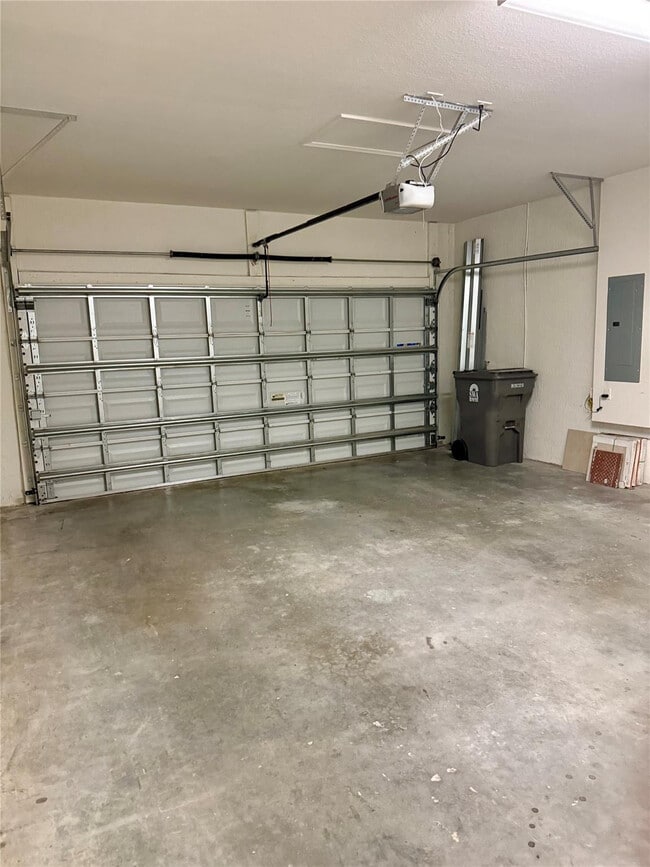 Building Photo - 4386 Buena Tara Dr