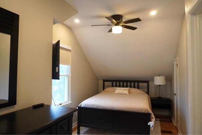 Building Photo - 101 W Meyran Ave