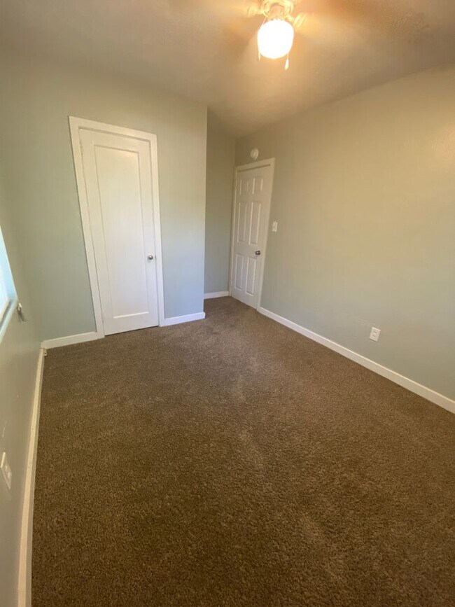 Building Photo - Cottage Home in Seminole Manor