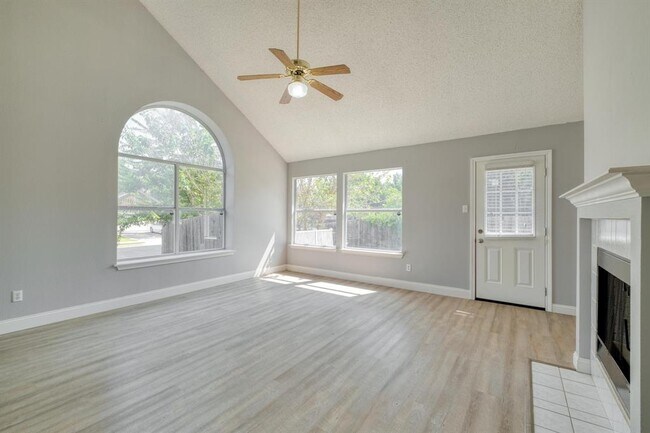 Building Photo - 16205 Glorious Ln