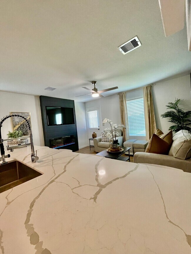 Building Photo - 21431 Carosella Dr