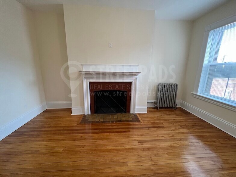 Building Photo - 2 Ware St