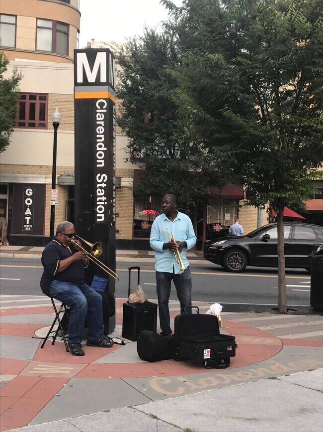 Building Photo - 1021 N Garfield St